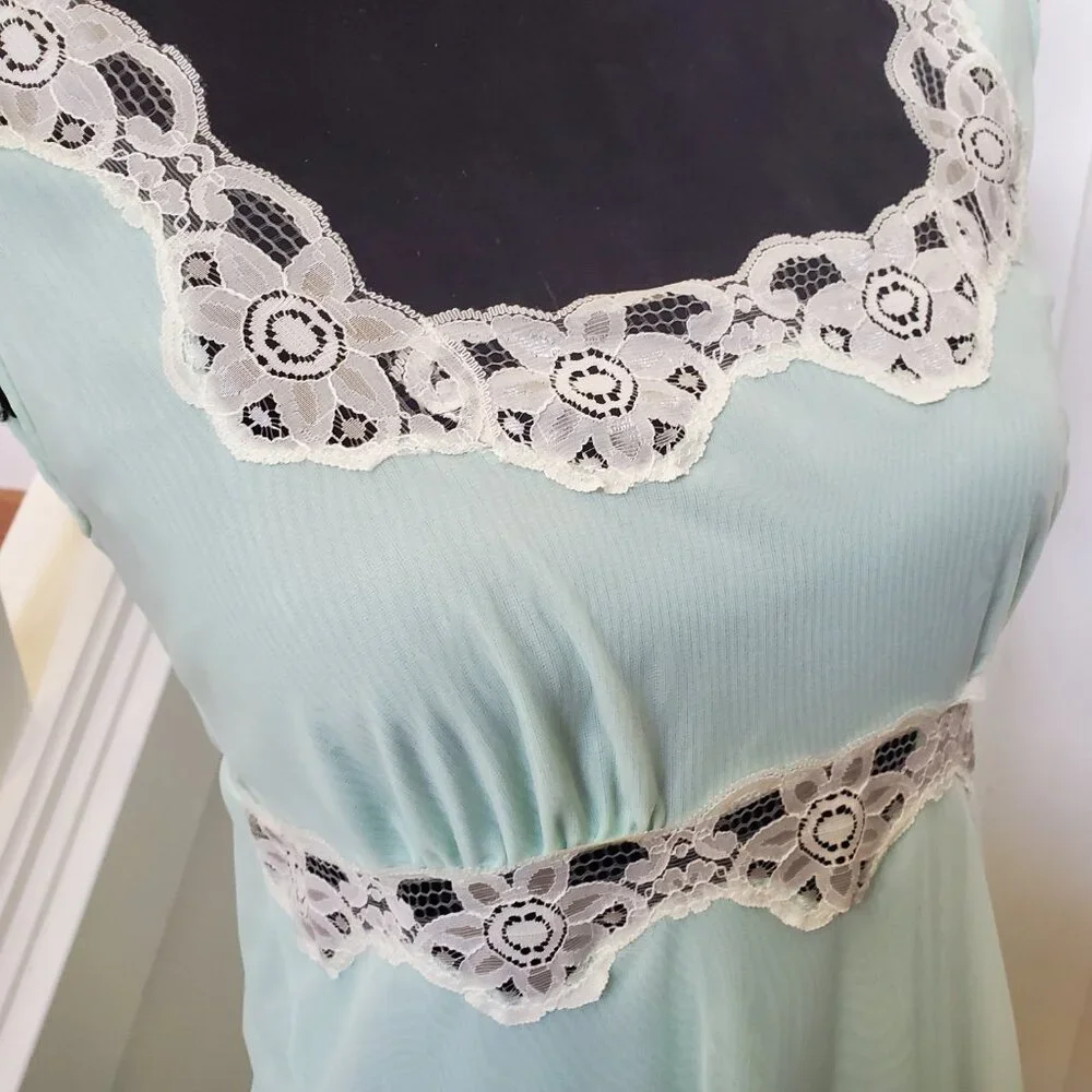 Vintage mint green lace trimmed night gown